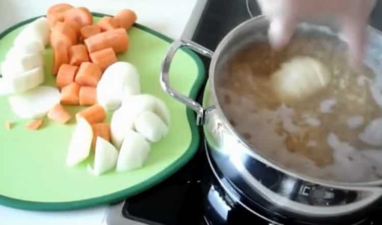 To prepare the soup, put the vegetables in a pan