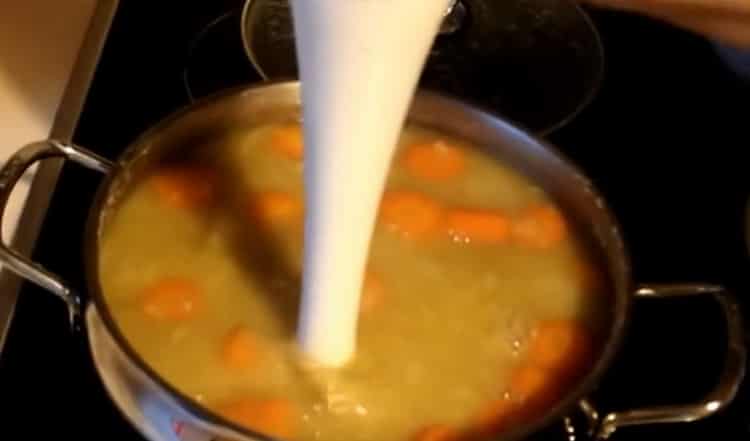 Grind the ingredients with a blender to make soup.