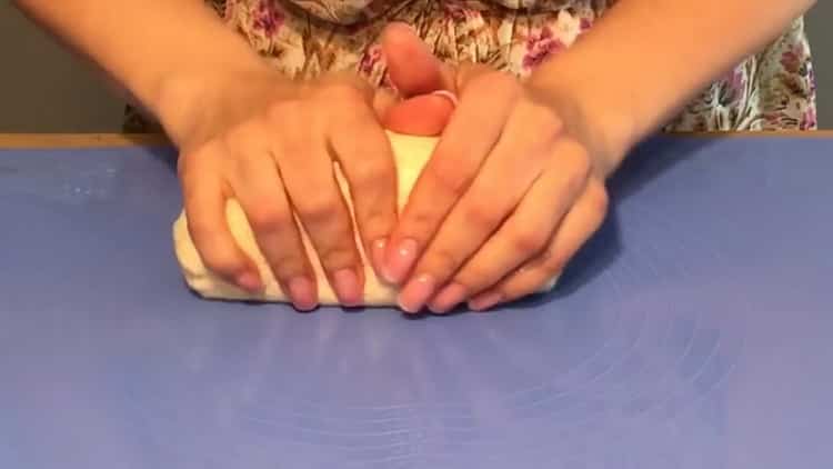 Mélanger les ingrédients pour faire la pâte.