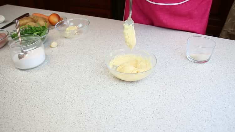 Aluatul pentru găluște în ciorbă este gata