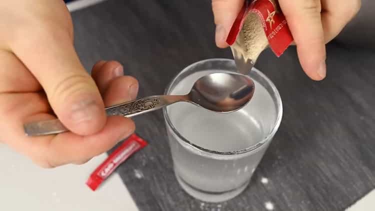 Пригответе съставките за пица