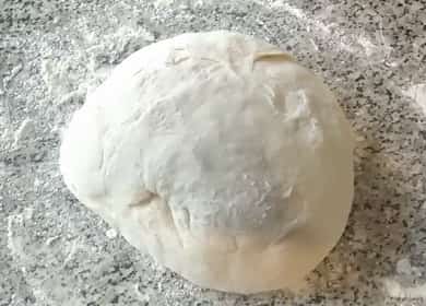 Massa de pizza fina sem fermento, de acordo com uma receita passo a passo com foto