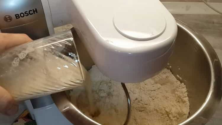 Prepareu els ingredients per a la massa.