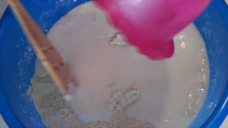 Pentru a face aluat de kefir, adăugați kefir