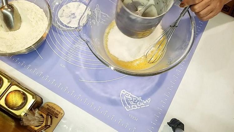 Ihanda ang mga sangkap para sa kuwarta.