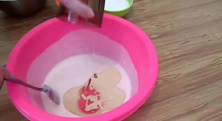 Adăugați untul pentru a pregăti aluatul.