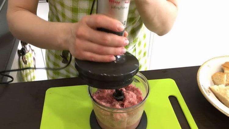 Gătit chiftelute în sos de smântână cu roșii