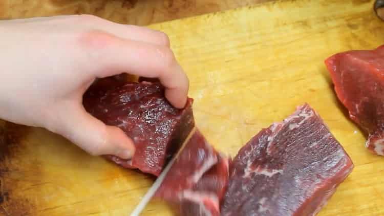 Para preparar almôndegas, prepare os ingredientes