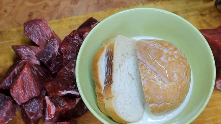 Cozinhar almôndegas de carne