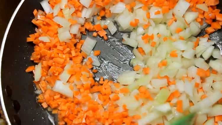 Para cozinhar almôndegas, frite legumes