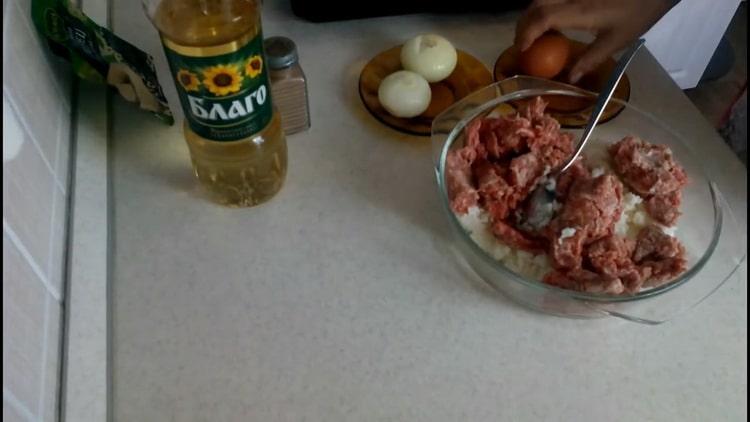 Gătit chiftelute cu carne tocată cu orez