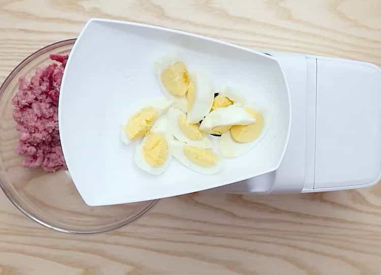 Bereiten Sie die Zutaten vor, um Fleischbällchen zuzubereiten