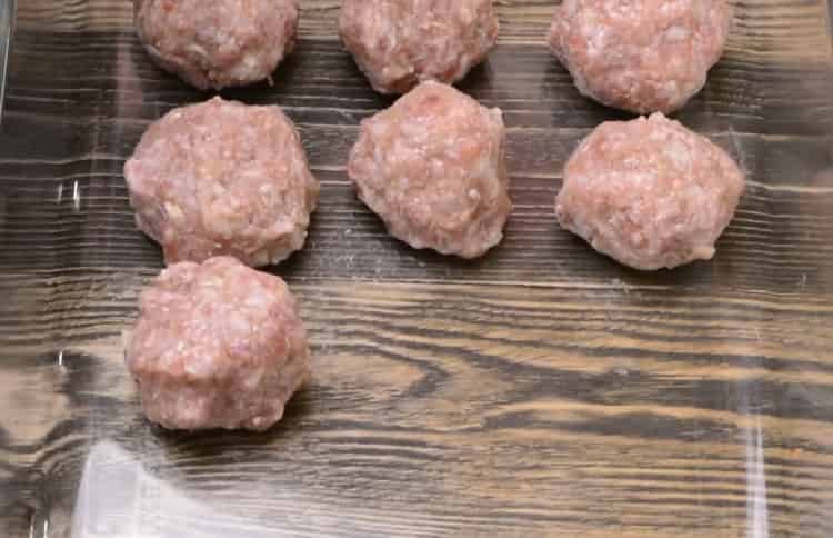 Form meatballs to make meatballs