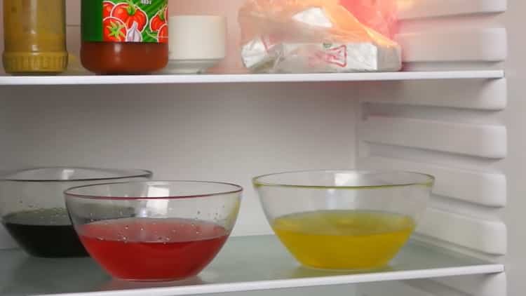 Pentru a face un tort cu jeleu, pregătiți ingredientele