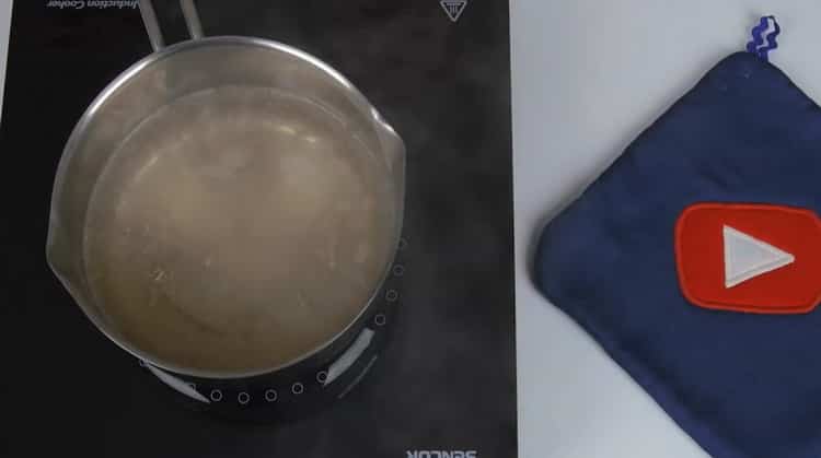 For at forberede kagen skal du forberede alle ingredienserne til geléen