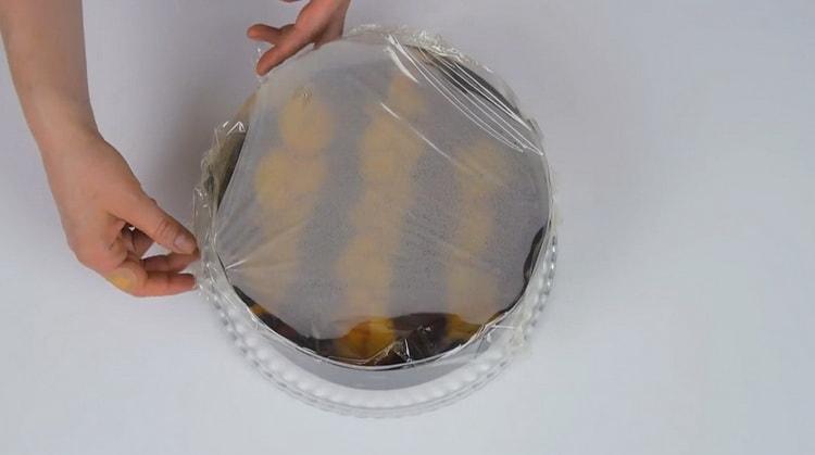 For at tilberede kagen, læg ingredienserne i køleskabet