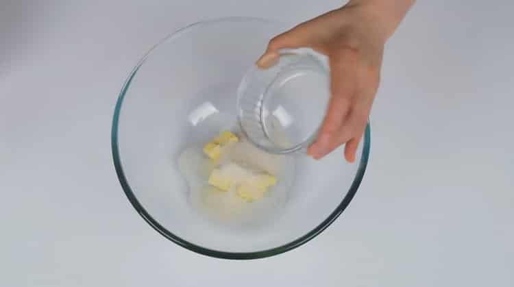 Bland ingredienserne for at tilberede kagen