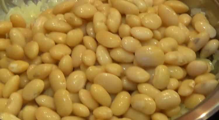 Lai pagatavotu pupiņas, apcep sastāvdaļas