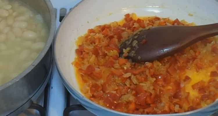 Combinez les ingrédients pour la cuisson.