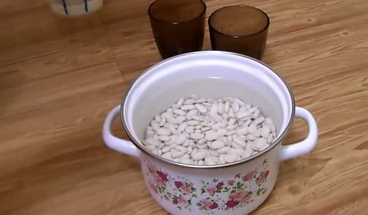 Cocinar estofado de frijoles con carne