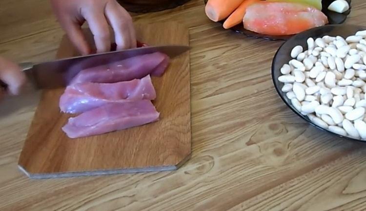 Para preparar los frijoles, prepare los ingredientes.