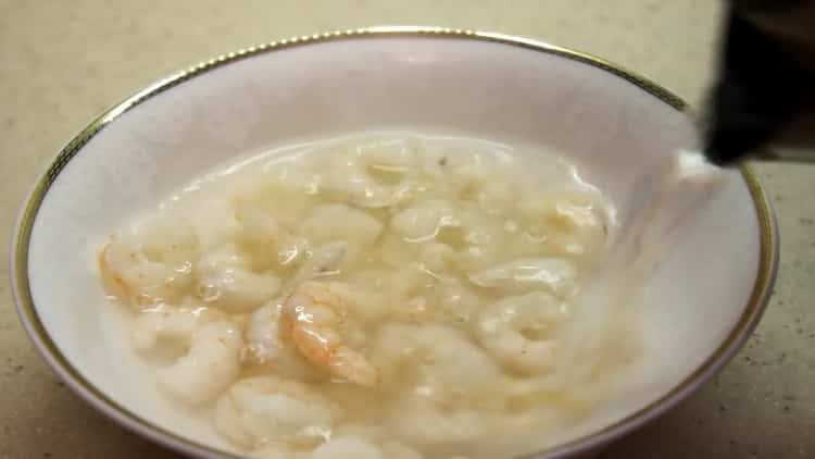 Com cuinar fungos amb gambes i verdures