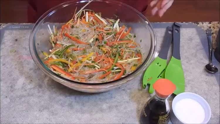 Bereiten Sie die Zutaten zum Kochen vor.