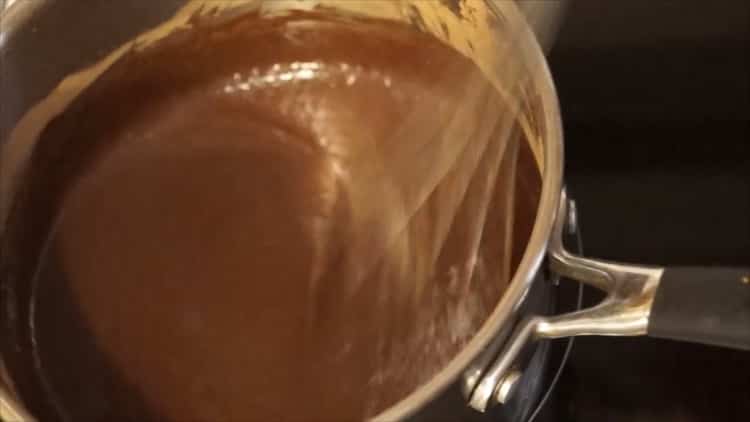 Smíchejte ingredience a vytvořte dezert.