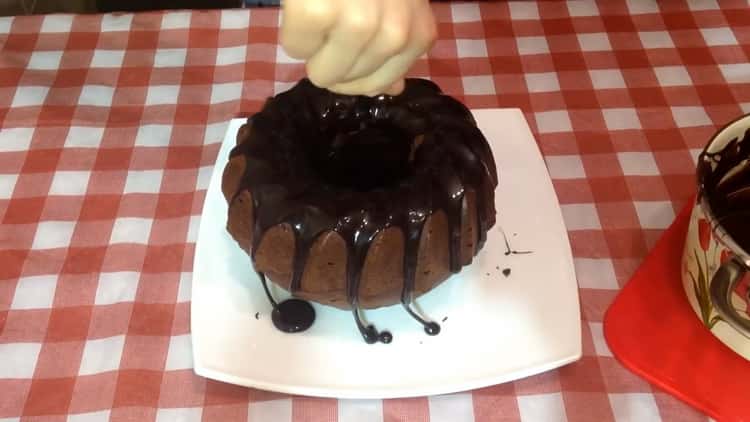 Napakasimple at masarap na tsokolate muffin - lutuin sa silicone magkaroon ng amag