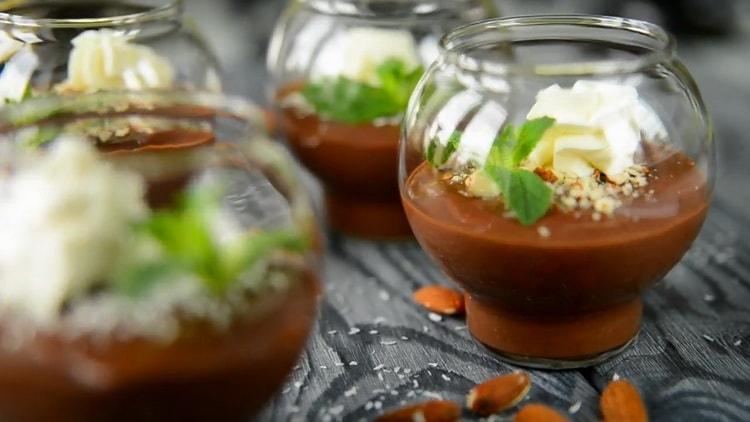 pudim de chocolate está pronto