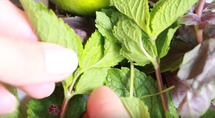 לקינוח בננה אתה צריך נענע.