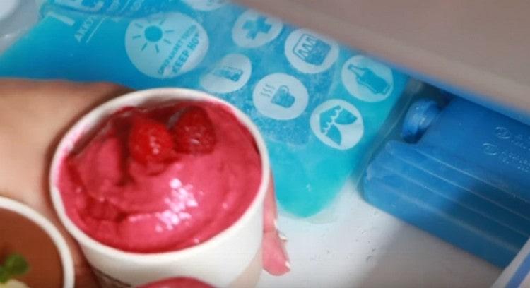 הכניסו למקפיא גלידת סורבה פטל