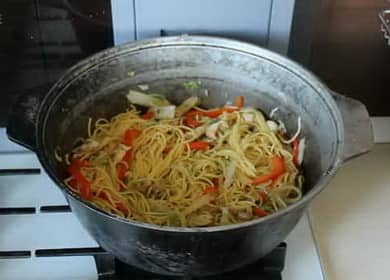 Taitei udon japonezi cu pui și ciuperci - foarte gustoase și simple 🍝