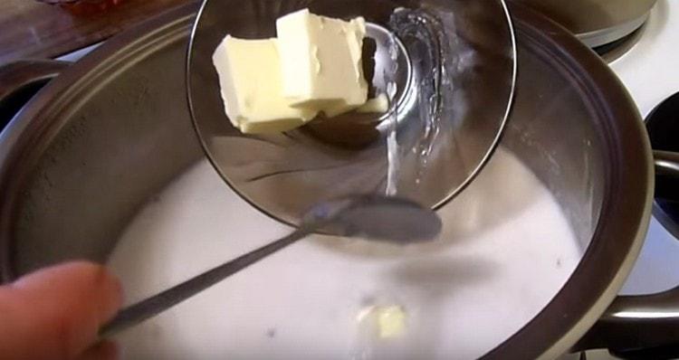 Tillsätt salt, socker och smör.