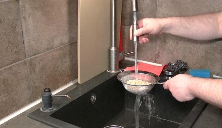 Skyl perlebyg nøje.