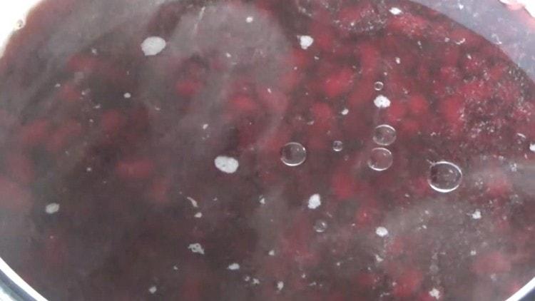 Afegiu-hi també l’oli vegetal.