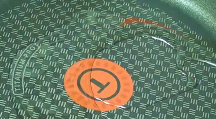 Zahřívejte olej na pánvi.