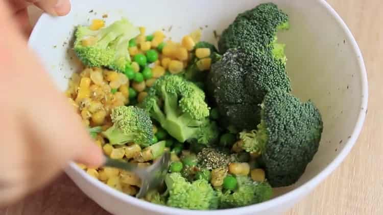 לבישול מערבבים את החומרים