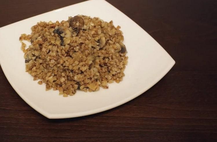 Hrișcă într-un aragaz lent Redmond conform unei rețete pas cu pas cu o fotografie