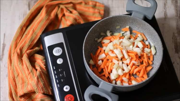 Vaření pohanky, smažit zeleninu