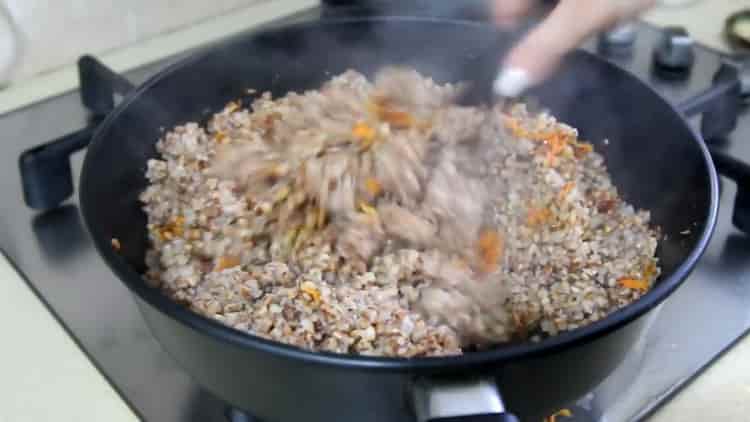 Při vaření smíchejte ingredience