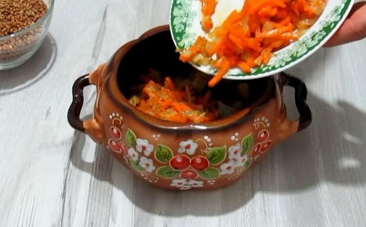 Disposi els ingredients per cuinar.