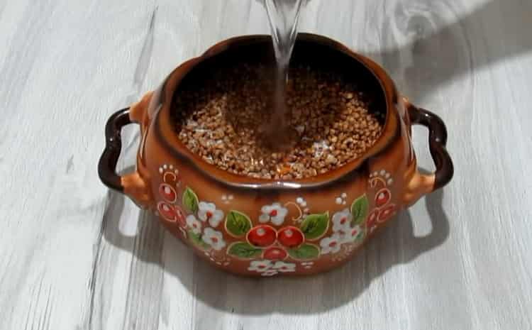 Afegiu aigua per coure