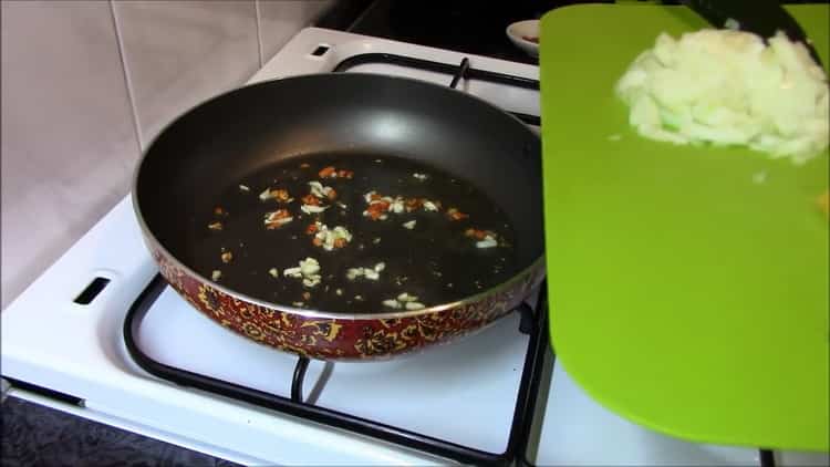 Für die Zubereitung von Buchweizen bereiten Sie die Zutaten vor