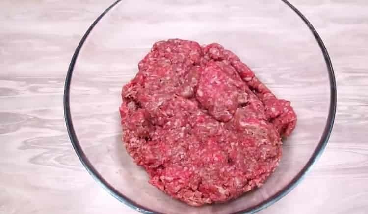 За да направите елда, добавете доматено пюре