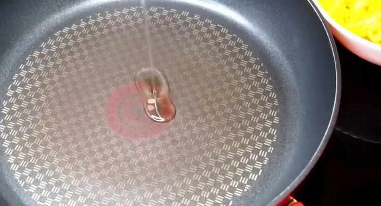 За да направите елда, предварително загрейте фурната