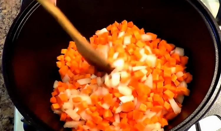 Prăjiți, prăjiți ingredientele