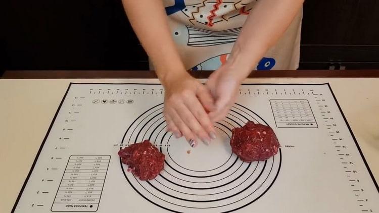 To prepare the sauce, prepare the minced meat