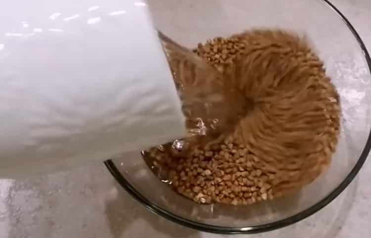 Nagluto kami ng mga cutlet ng bakwit ayon sa isang simpleng recipe