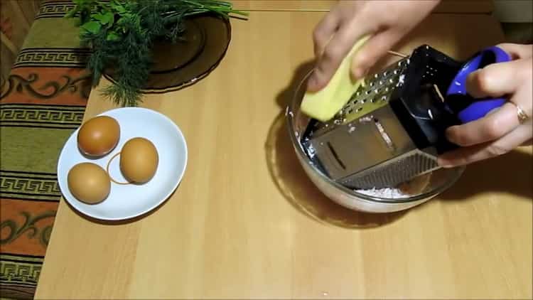 Pour faire des côtelettes, râpez du fromage